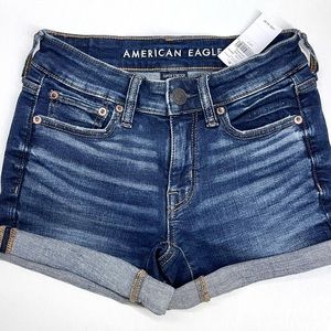 AMERICAN EAGLE OUTFITTERS — MEDIUM/DARK WASH DENIM SHORTS, JEAN SHORTS, US 0